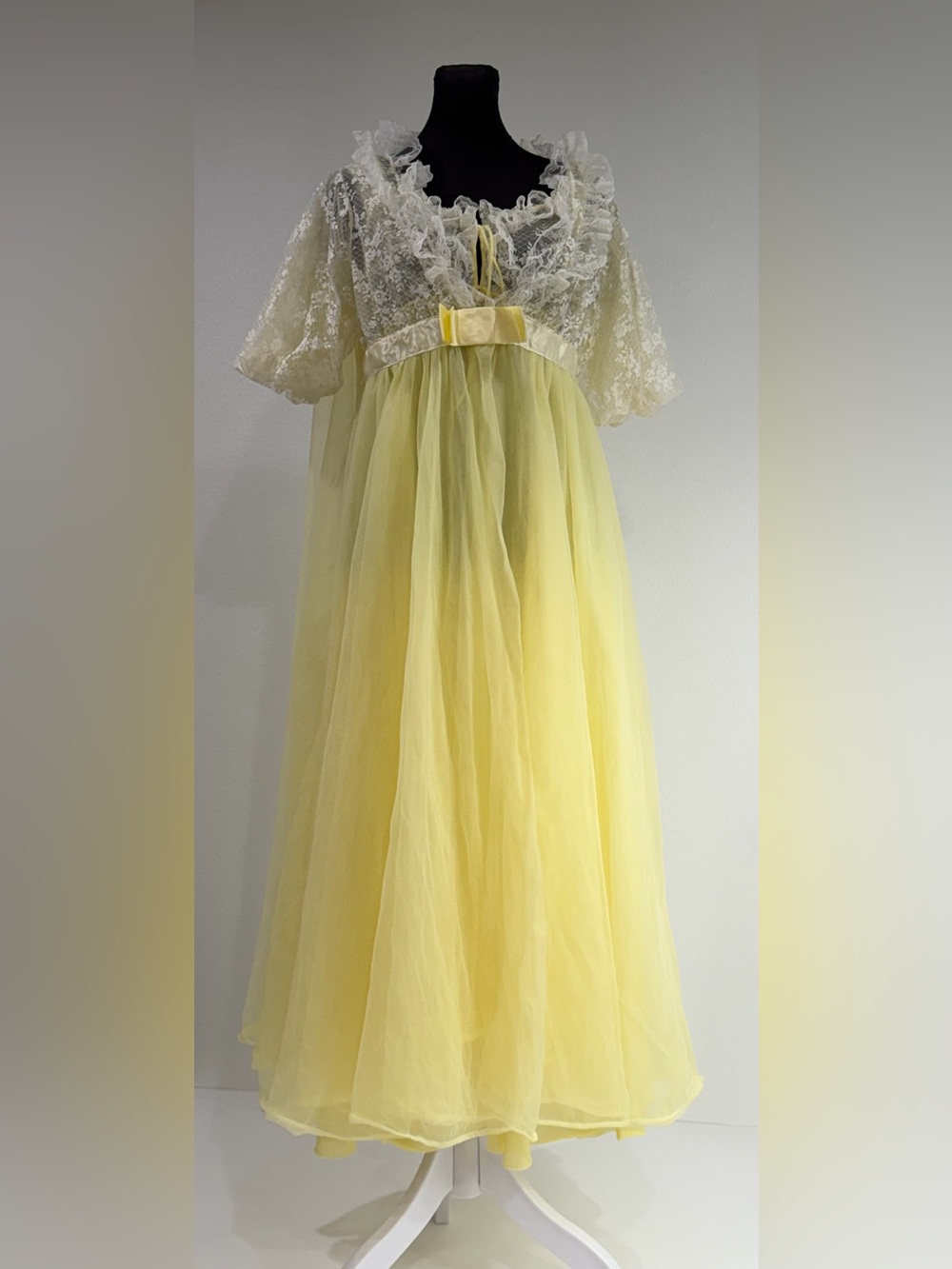 Vintage Radcliffe Yellow Peignoir Nightgown Set M Nylon Lace Ruffle Empire Waist